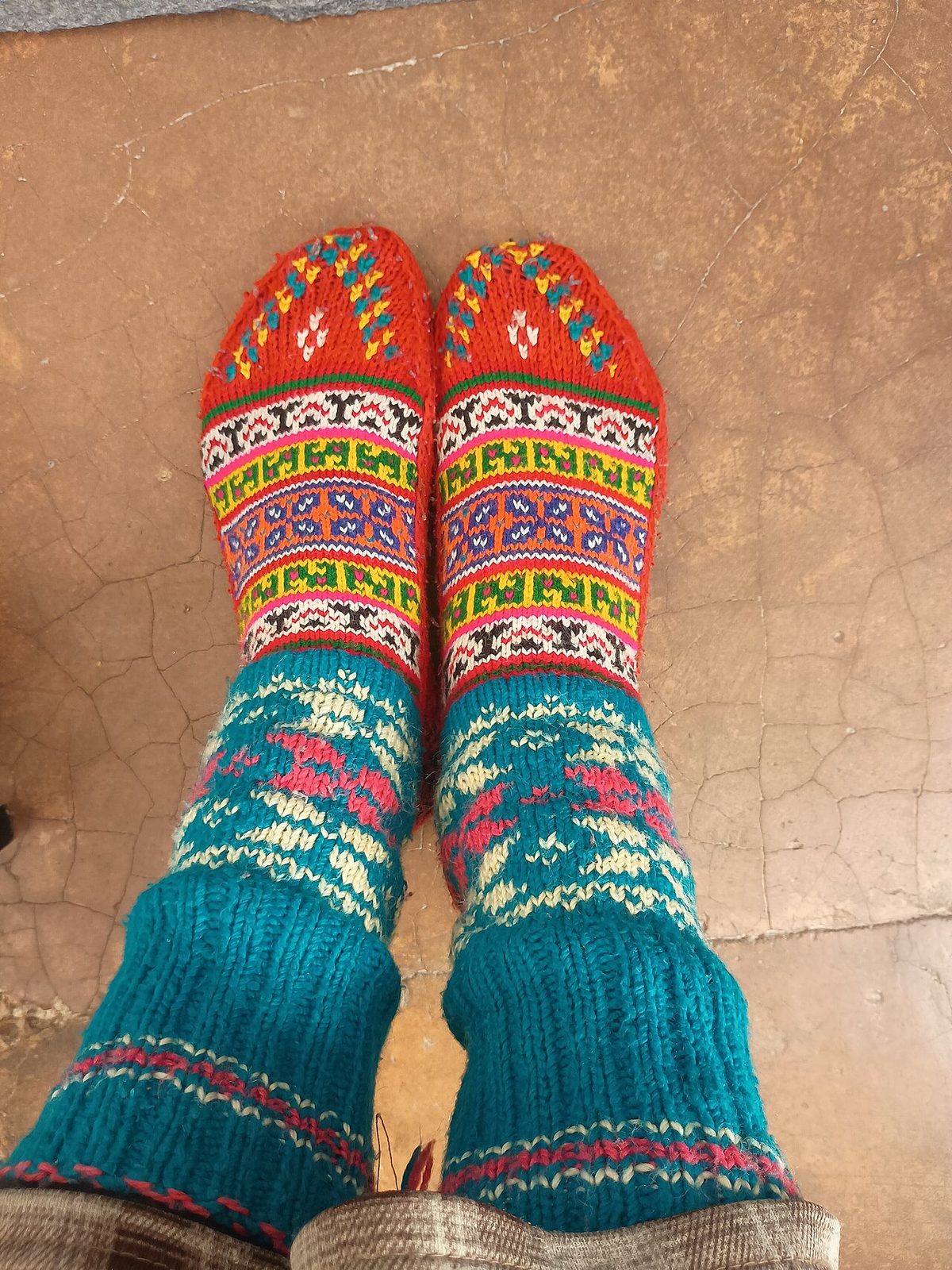 Hand-knitted socks and jute accessories
